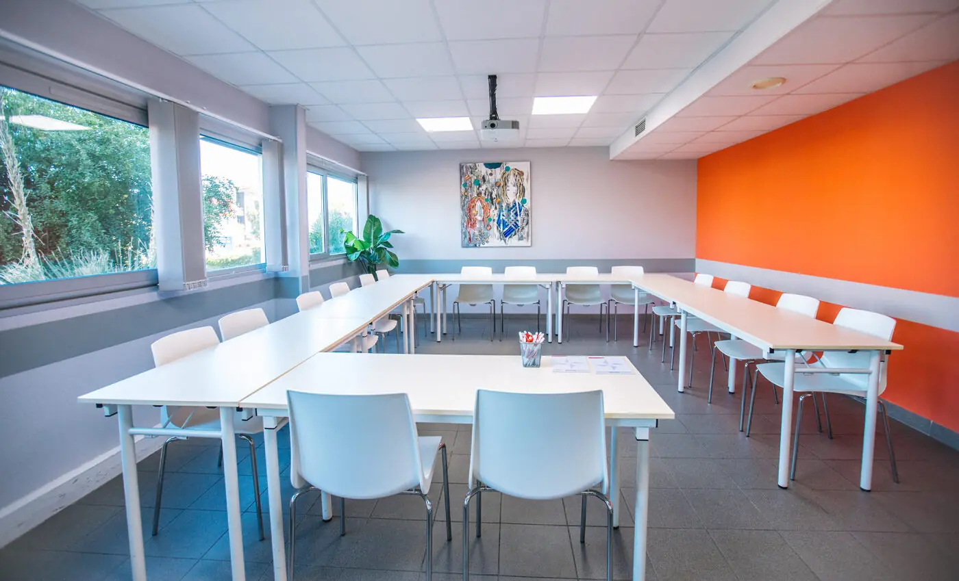 Salle de formation modulable Garosud Montpellier — 40 stagiaires cloisons amovibles Salle de formation modulable Garosud Montpellier — 40 stagiaires cloisons amovibles